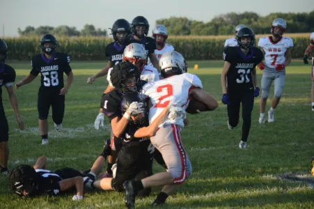 Jaguars begin season in dominating fashion